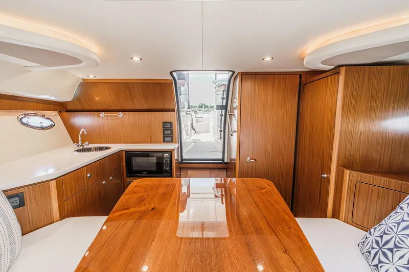 Slide: The Image of Tiara 3100 Coronet 2018 - 51