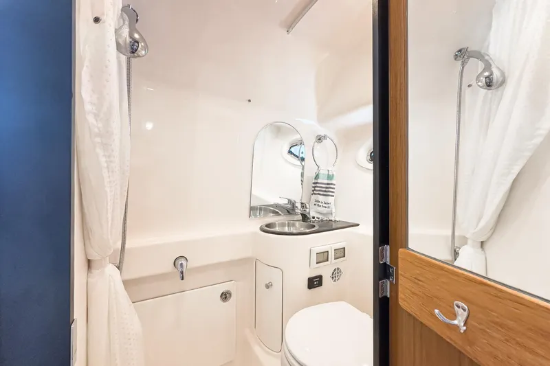 Slide: The Image of Tiara 3100 Coronet 2018 - 55