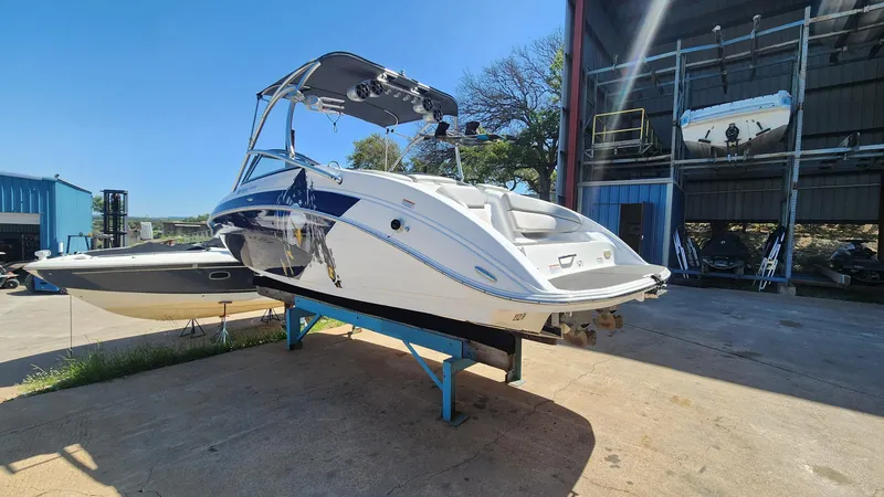 Slide: The Image of Yamaha AR240 HO 2010 - 25