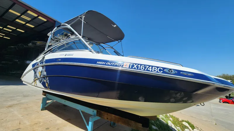 Slide: The Image of Yamaha AR240 HO 2010 - 28