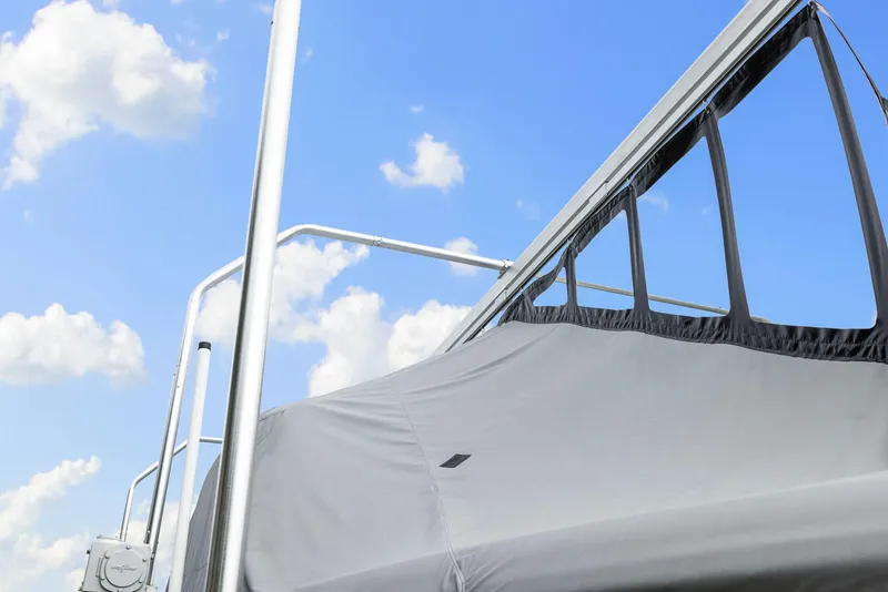 Slide: The Image of Boston Whaler 320 Vantage 2022 - 58