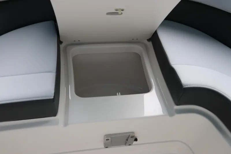 Slide: The Image of Chaparral 280 OSX 2025 - 50