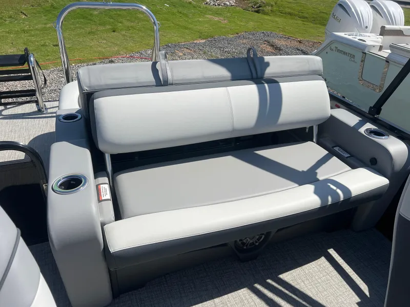 Slide: The Image of Tahoe LTZ VRB25T 2025 - 16