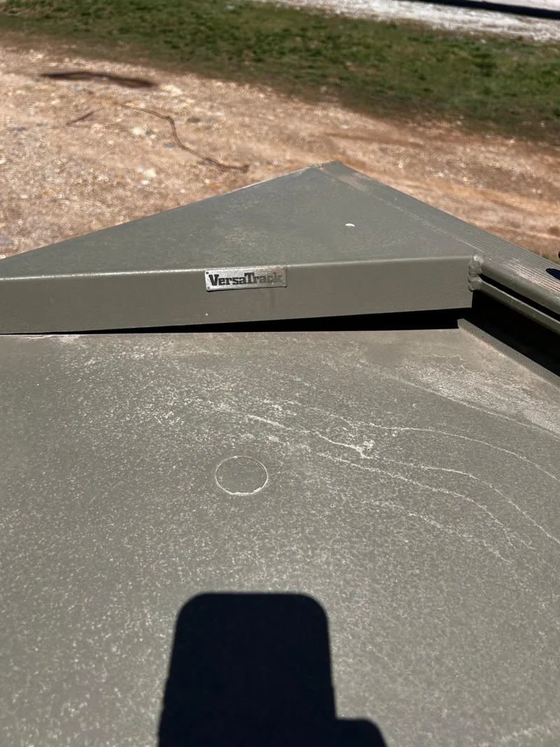 Slide: The Image of 2024 Tracker Grizzly 2072 CC Sportsman boat with Versatrack accessory mount. - 20