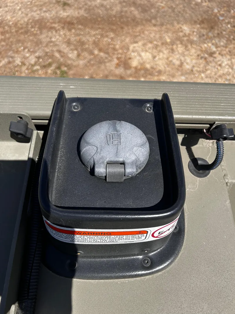 Slide: The Image of 2024 Tracker Grizzly 2072 CC Sportsman boat component with a closed cap on deck. - 21