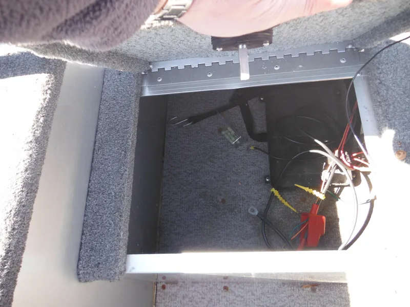 Slide: The Image of 2006 Alumacraft Lunker 165 LTD CS boat storage compartment with wiring and tools. - 22
