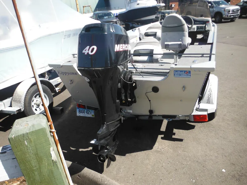 Slide: The Image of 2006 Alumacraft Lunker 165 LTD CS boat with Mercury 40 outboard motor. - 4