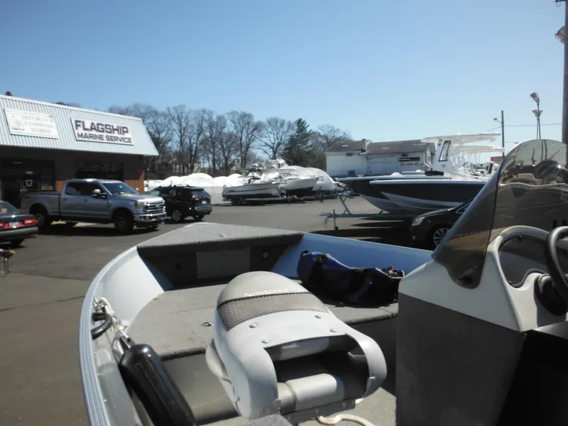 Slide: The Image of 2006 Alumacraft Lunker 165 LTD CS boat at Flagship Marine Service. - 6