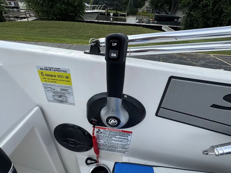 Slide: The Image of Close-up of the throttle lever on a 2025 Starcraft SV 16 OB boat. - 10
