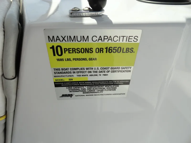 Slide: The Image of Tigé 22V 2005 - 12