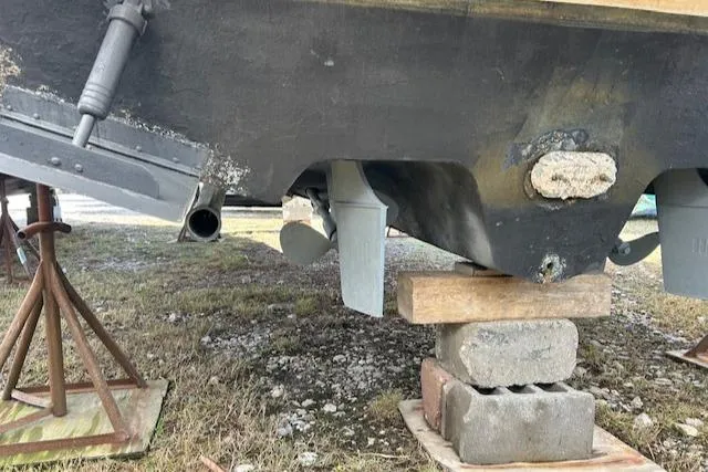 Slide: The Image of 2001 Sea Ray 340 Sundancer boat hull on blocks, showing propeller and rudder. - 5