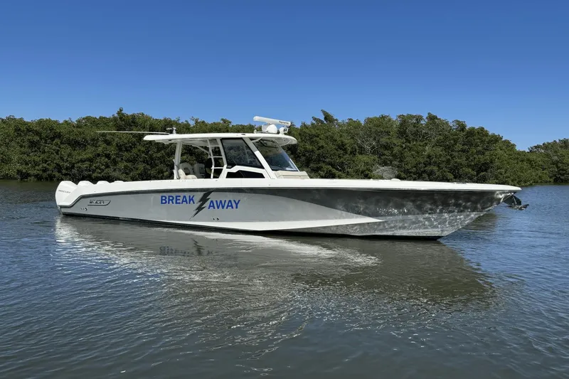 Slide: The Image of Boston Whaler 380 Outrage 2021 - 10