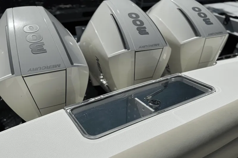 Slide: The Image of Boston Whaler 380 Outrage 2021 - 14