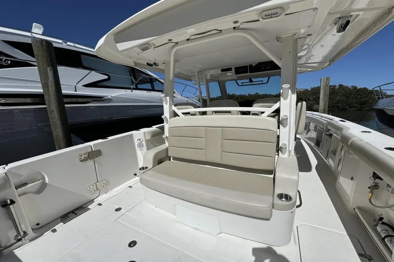 Slide: The Image of Boston Whaler 380 Outrage 2021 - 16