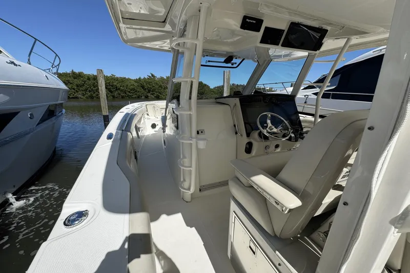 Slide: The Image of Boston Whaler 380 Outrage 2021 - 18