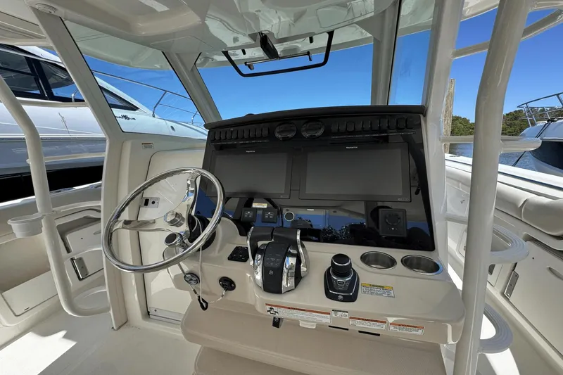 Slide: The Image of Boston Whaler 380 Outrage 2021 - 20