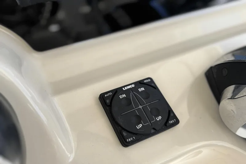 Slide: The Image of Boston Whaler 380 Outrage 2021 - 24
