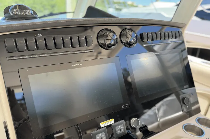 Slide: The Image of Boston Whaler 380 Outrage 2021 - 25