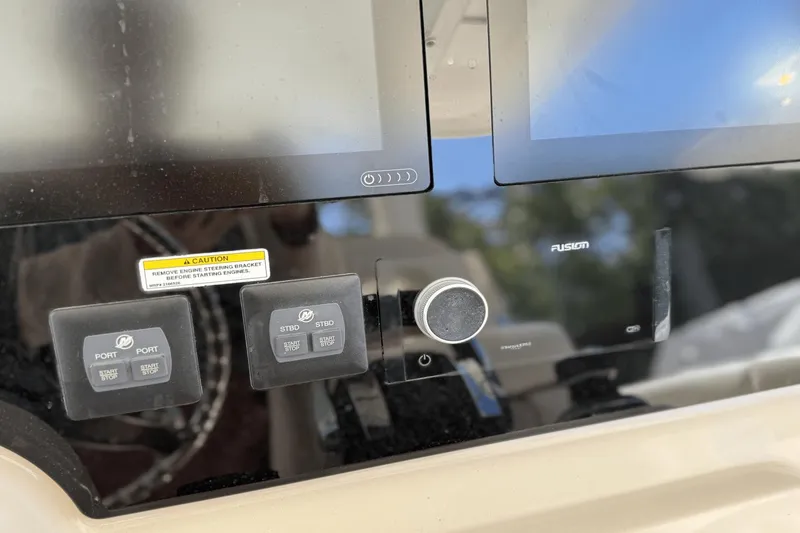 Slide: The Image of Boston Whaler 380 Outrage 2021 - 26