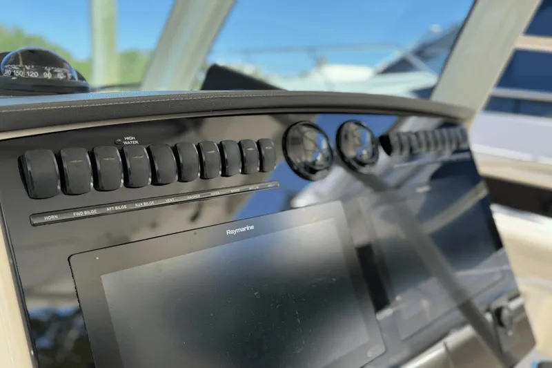 Slide: The Image of Boston Whaler 380 Outrage 2021 - 27