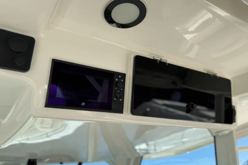 Slide: The Image of Boston Whaler 380 Outrage 2021 - 28