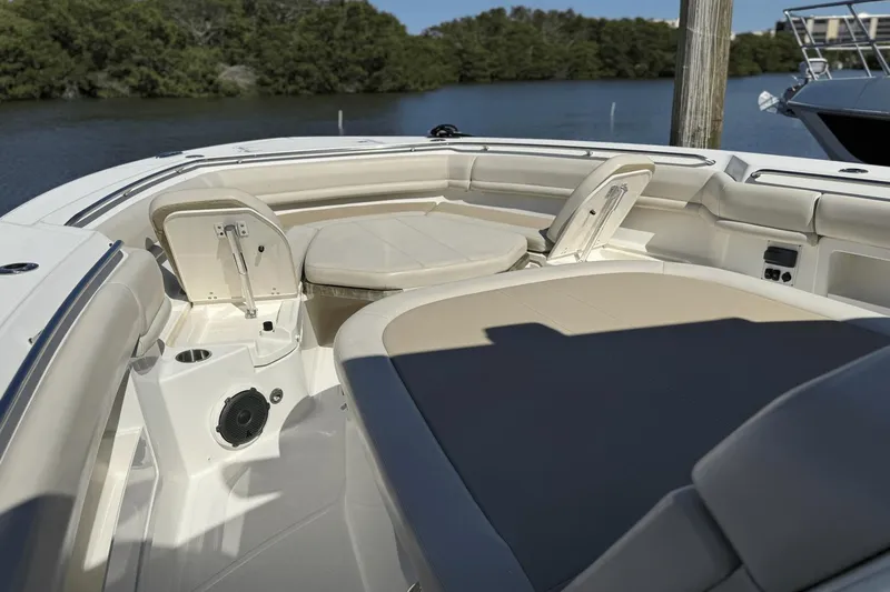 Slide: The Image of Boston Whaler 380 Outrage 2021 - 33