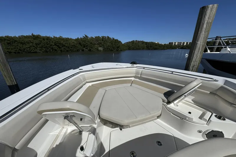 Slide: The Image of Boston Whaler 380 Outrage 2021 - 34