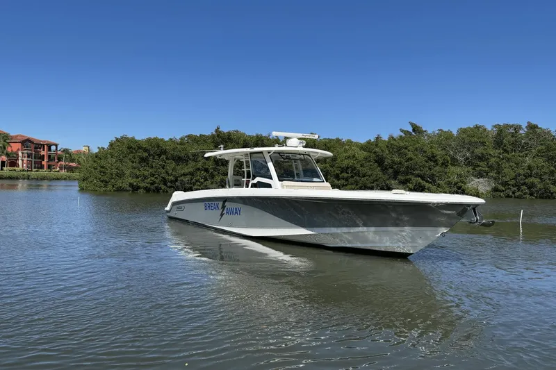 Slide: The Image of Boston Whaler 380 Outrage 2021 - 9