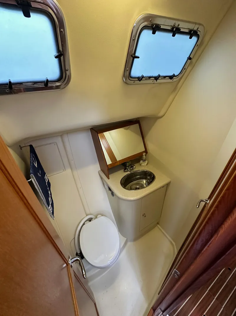 Slide: The Image of Hunter 44 Deck Salon 2007 - 50