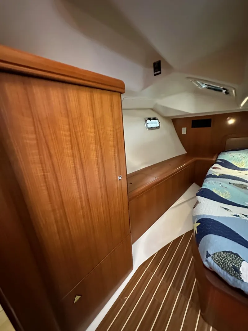 Slide: The Image of Hunter 44 Deck Salon 2007 - 54