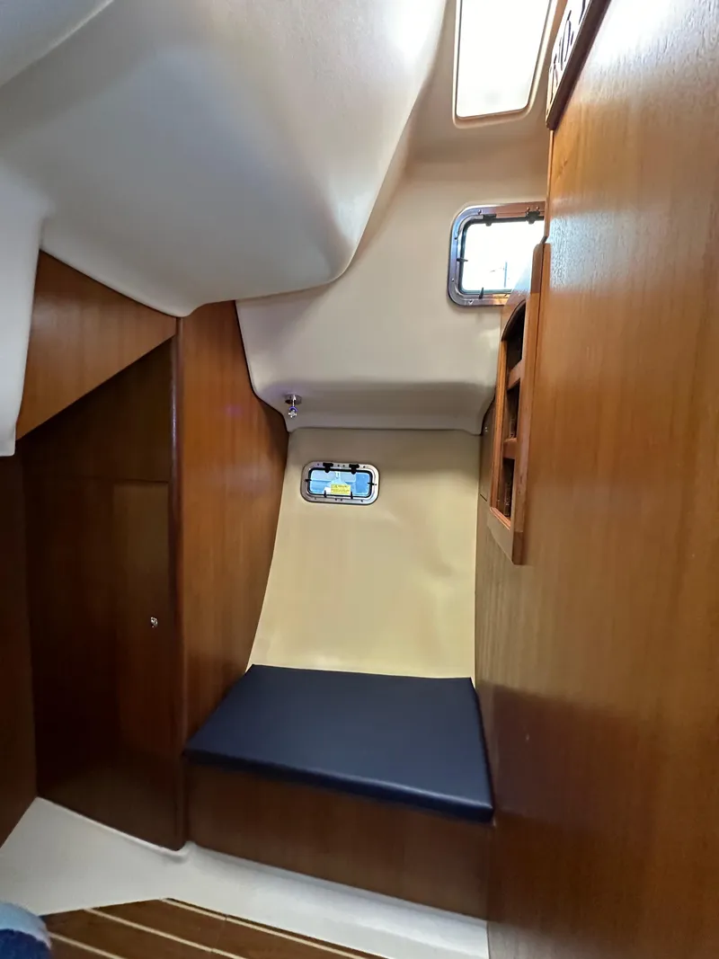 Slide: The Image of Hunter 44 Deck Salon 2007 - 56