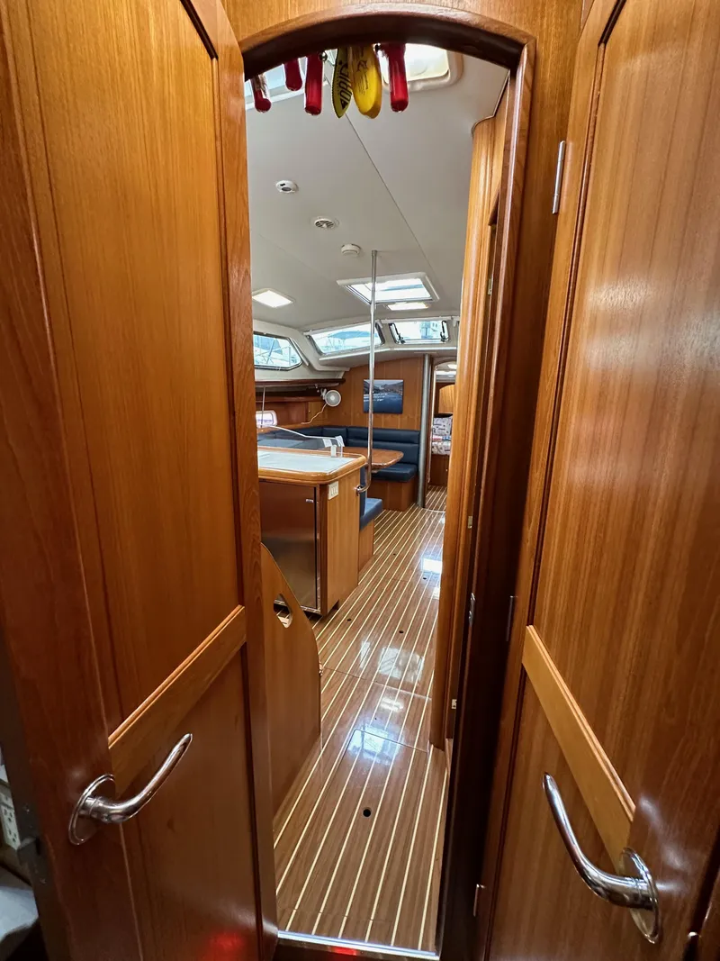 Slide: The Image of Hunter 44 Deck Salon 2007 - 59