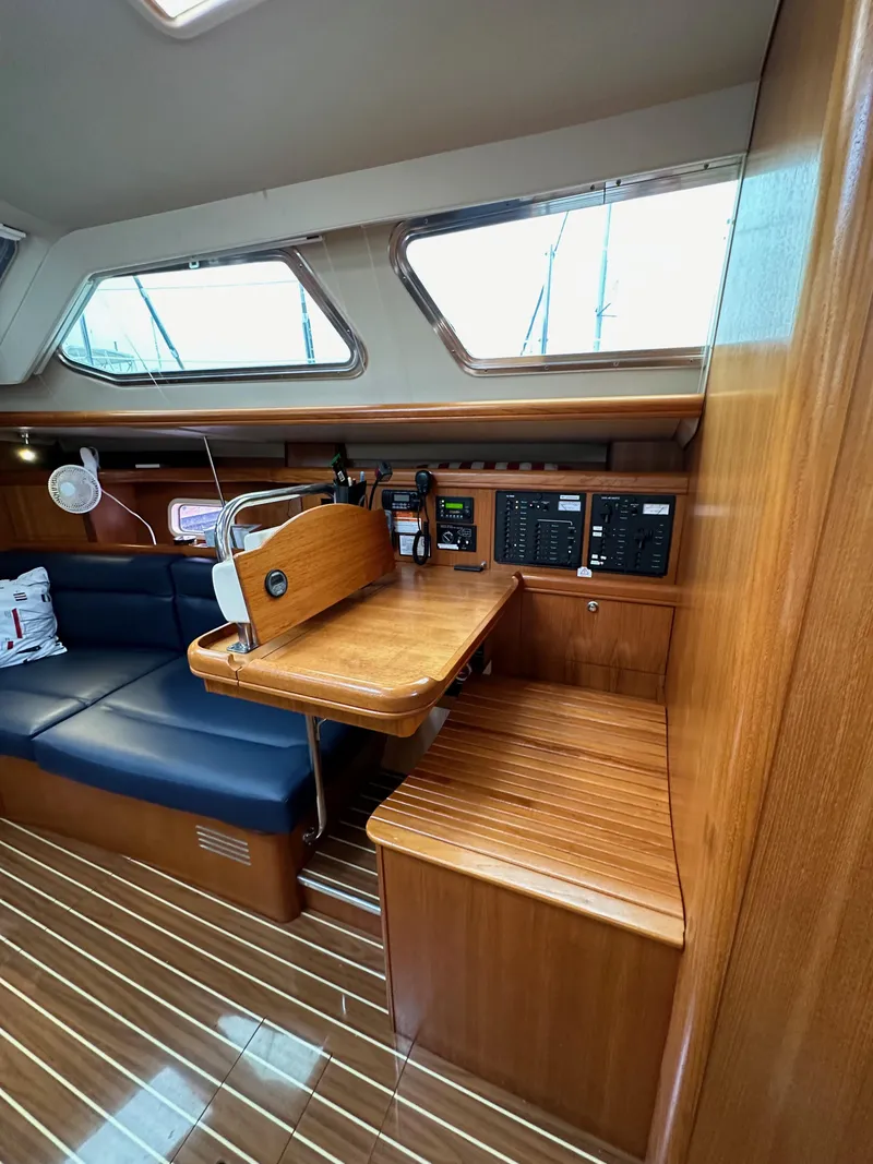 Slide: The Image of Hunter 44 Deck Salon 2007 - 61