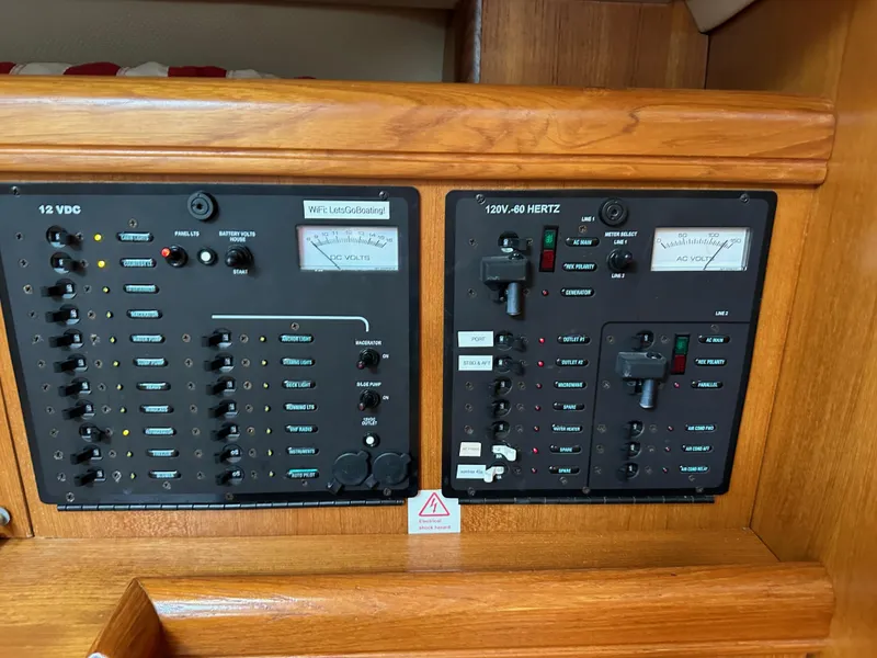 Slide: The Image of Hunter 44 Deck Salon 2007 - 63