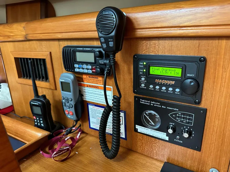 Slide: The Image of Hunter 44 Deck Salon 2007 - 64