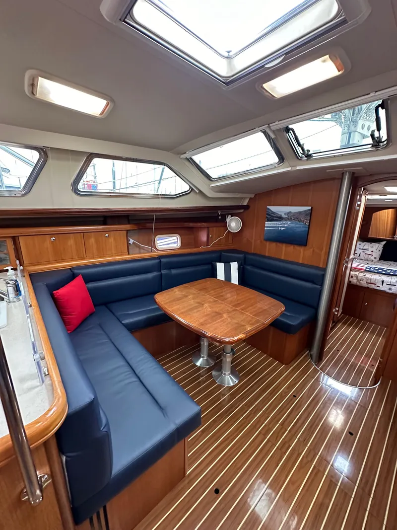 Slide: The Image of Hunter 44 Deck Salon 2007 - 66