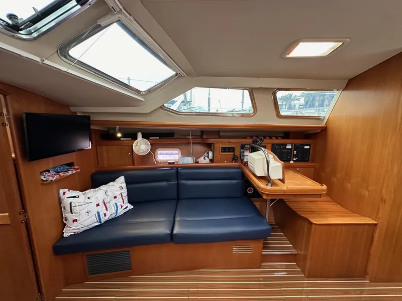 Slide: The Image of Hunter 44 Deck Salon 2007 - 68