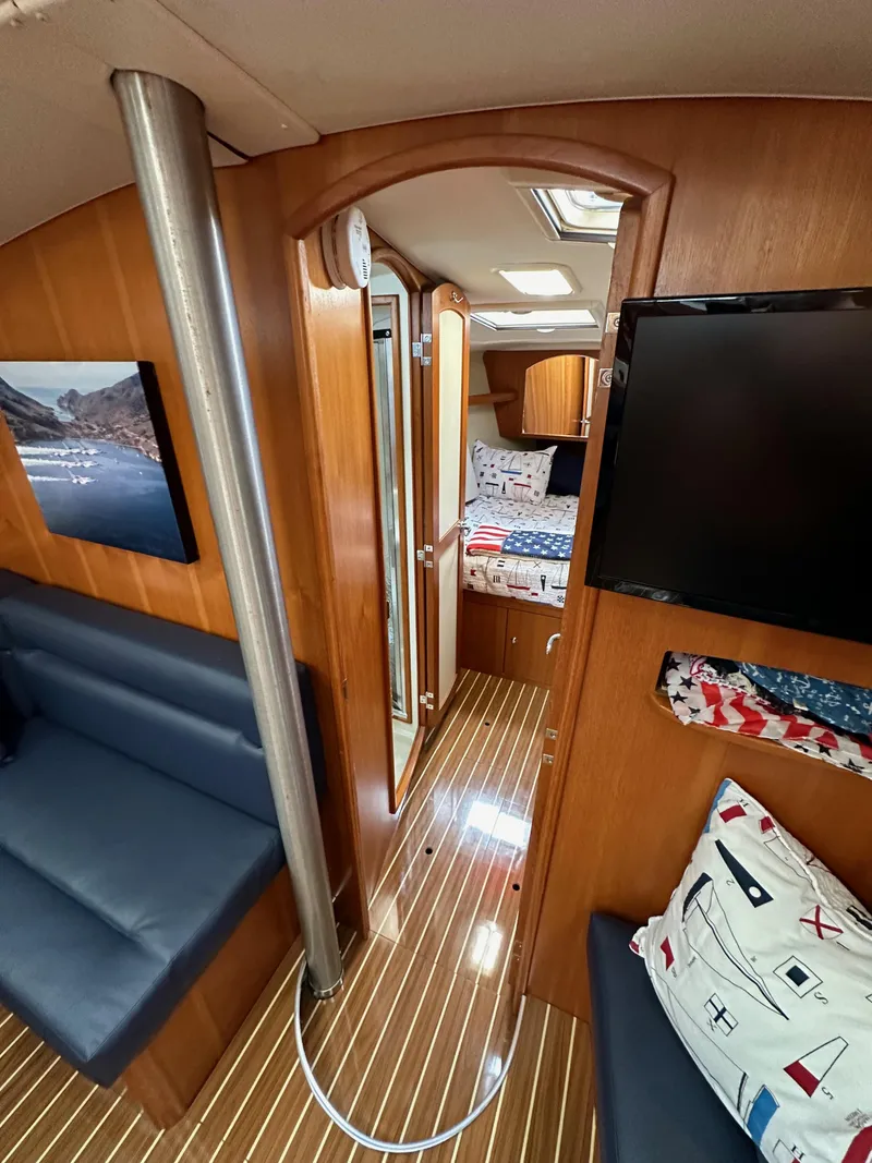 Slide: The Image of Hunter 44 Deck Salon 2007 - 69