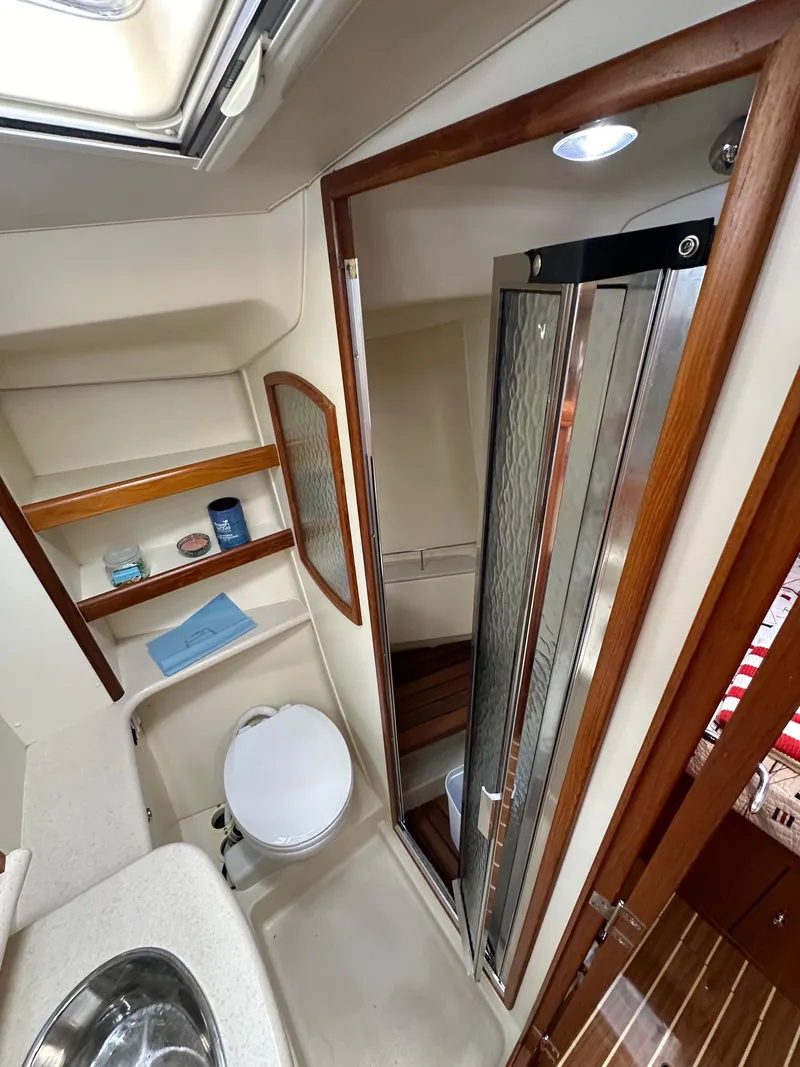 Slide: The Image of Hunter 44 Deck Salon 2007 - 72