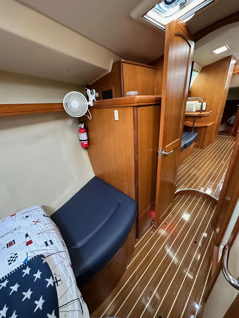 Slide: The Image of Hunter 44 Deck Salon 2007 - 76