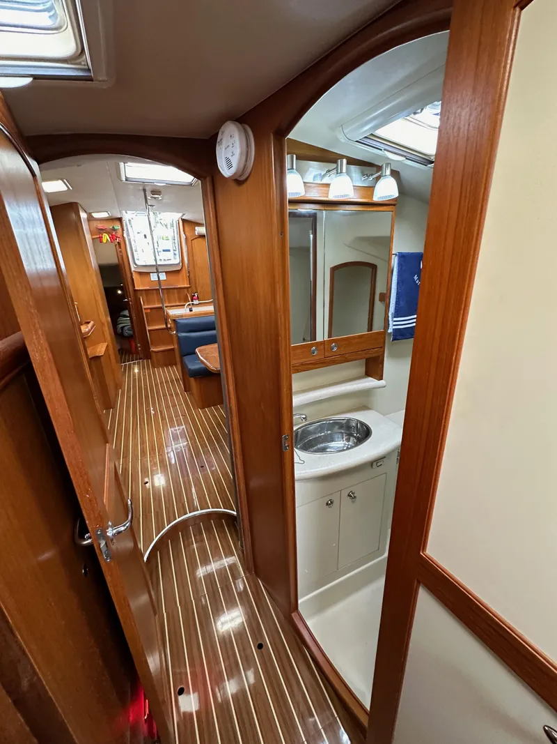 Slide: The Image of Hunter 44 Deck Salon 2007 - 77