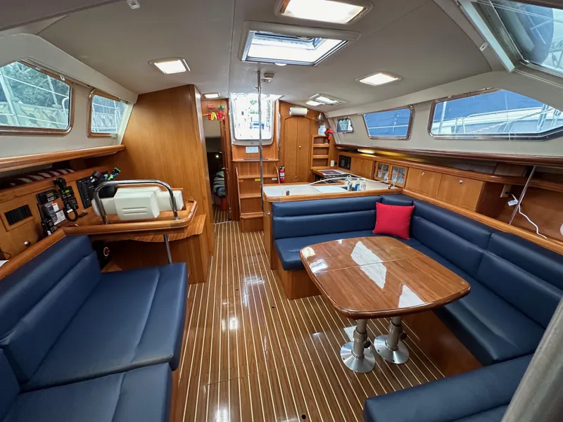 Slide: The Image of Hunter 44 Deck Salon 2007 - 79