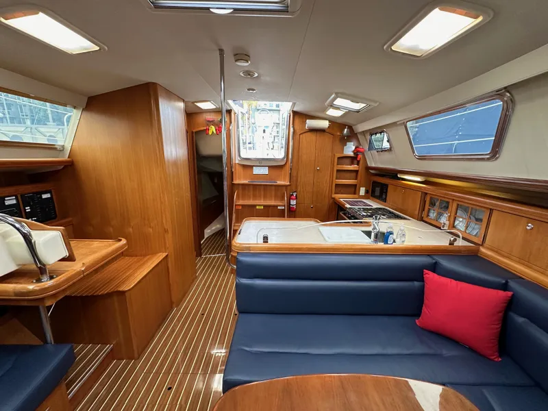 Slide: The Image of Hunter 44 Deck Salon 2007 - 80