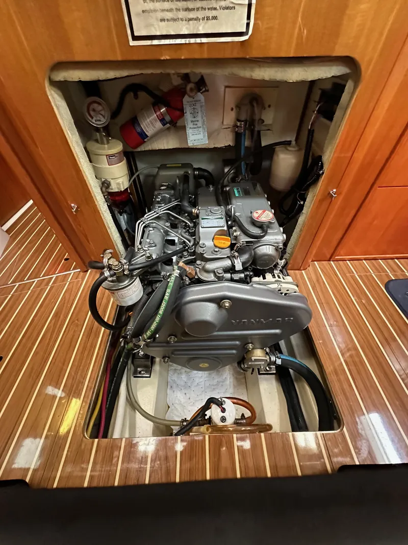 Slide: The Image of Hunter 44 Deck Salon 2007 - 81