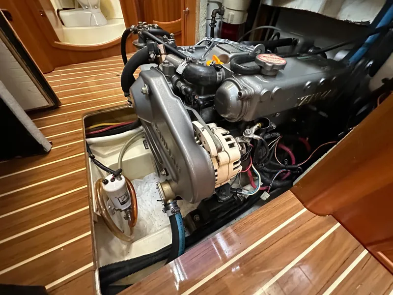 Slide: The Image of Hunter 44 Deck Salon 2007 - 85