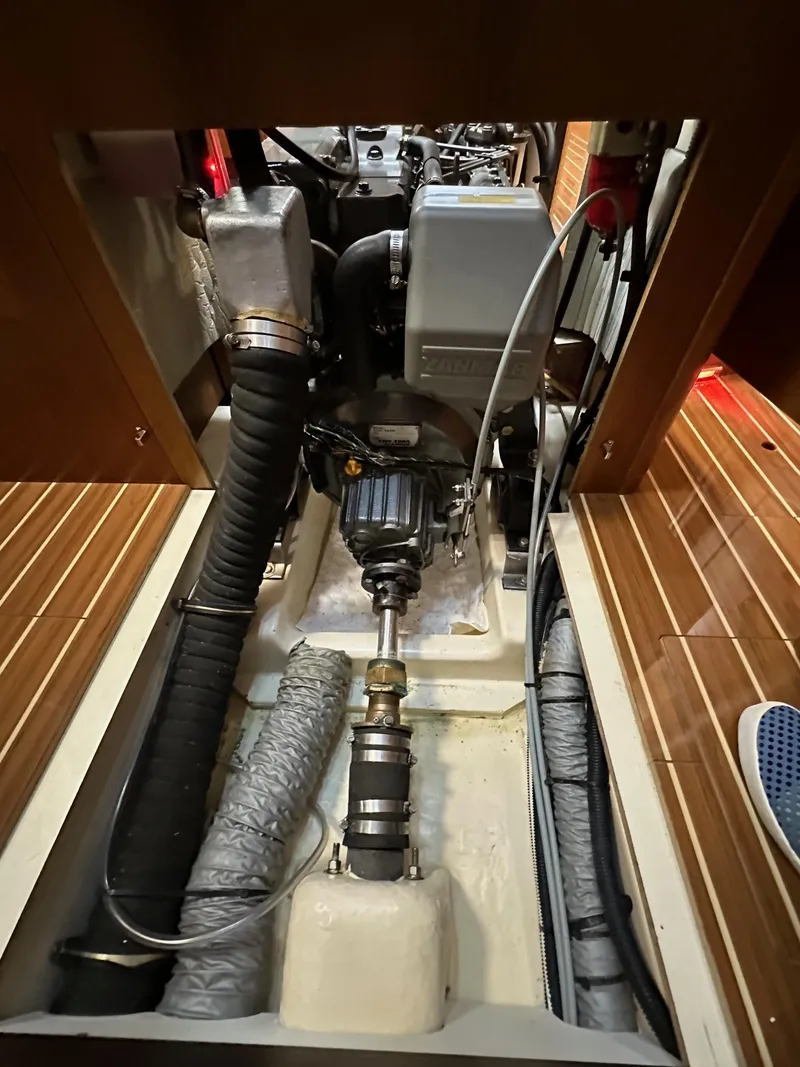 Slide: The Image of Hunter 44 Deck Salon 2007 - 87