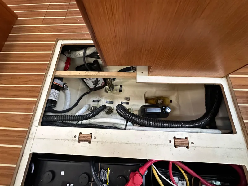 Slide: The Image of Hunter 44 Deck Salon 2007 - 90