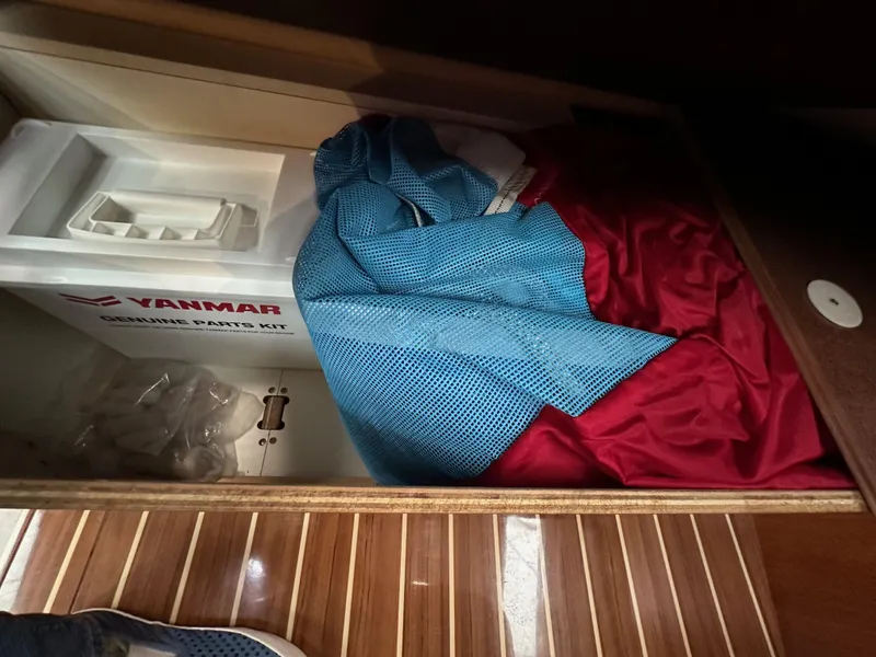 Slide: The Image of Hunter 44 Deck Salon 2007 - 92