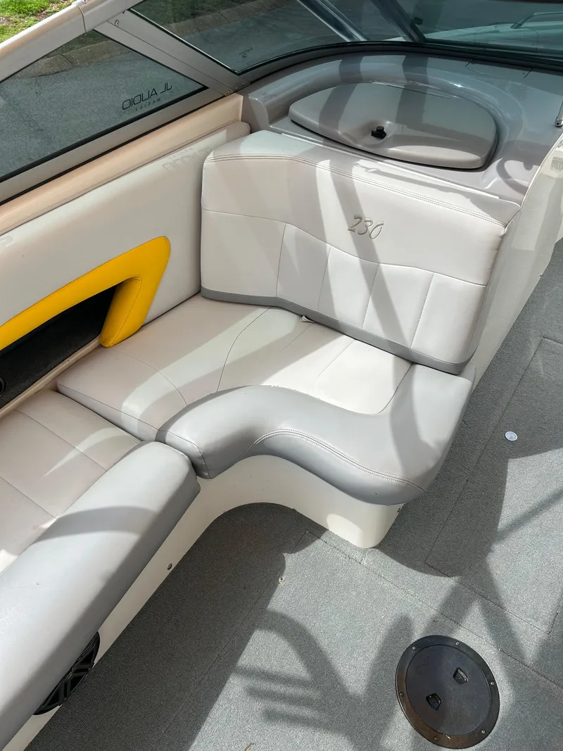 Slide: The Image of MasterCraft MariStar 230 VRS 2002 - 4