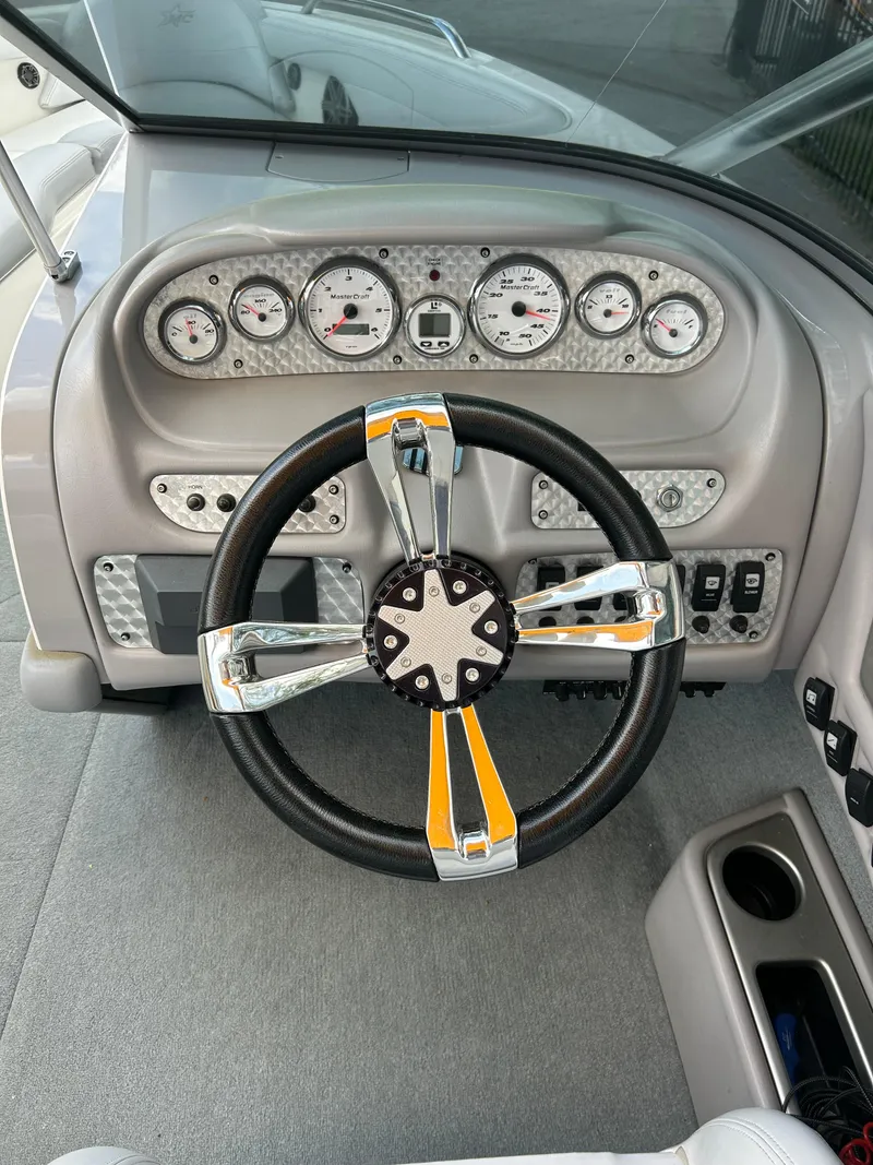 Slide: The Image of MasterCraft MariStar 230 VRS 2002 - 6